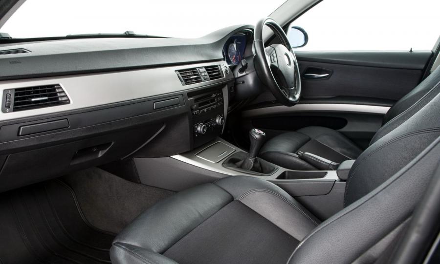 Интерьер Alpina D3 Touring (E91) 2005 года  (UK) (фото 8 из 16)